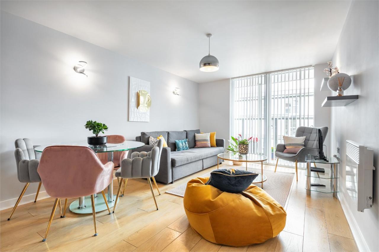 Stunning Apartment With Underground Parking! London Exteriör bild