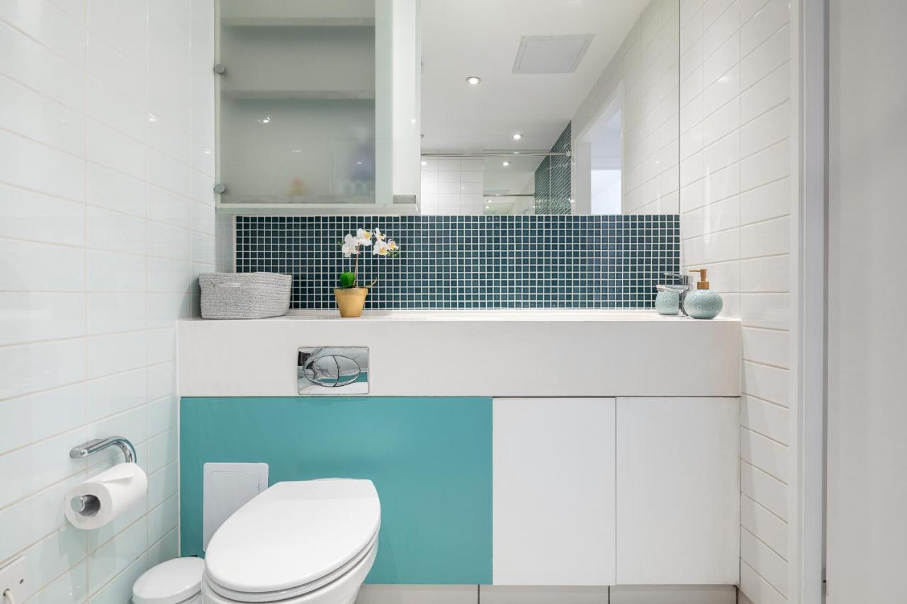 Stunning Apartment With Underground Parking! London Exteriör bild