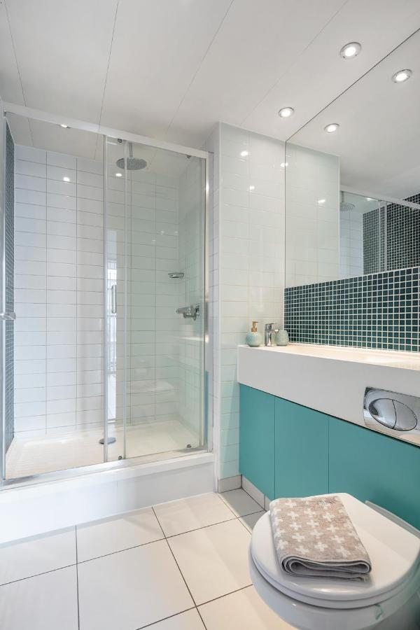 Stunning Apartment With Underground Parking! London Exteriör bild