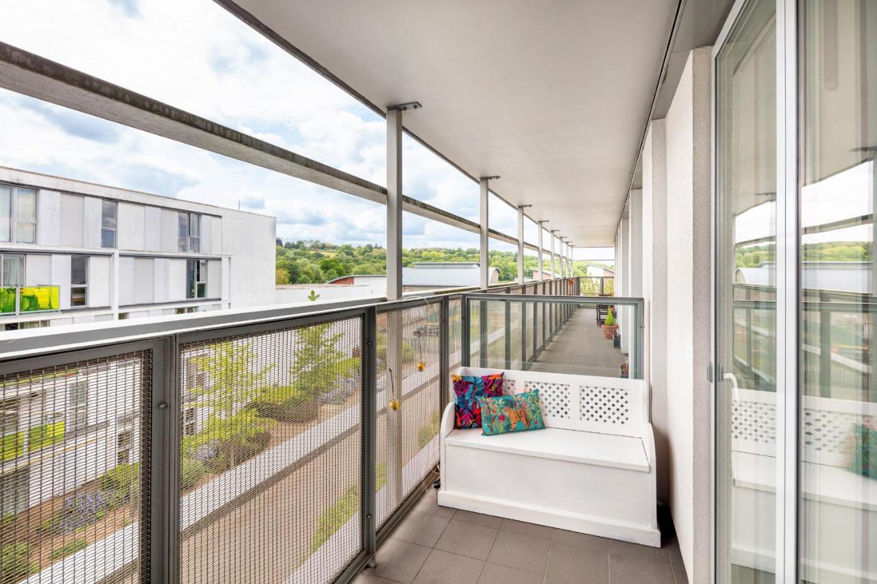 Stunning Apartment With Underground Parking! London Exteriör bild