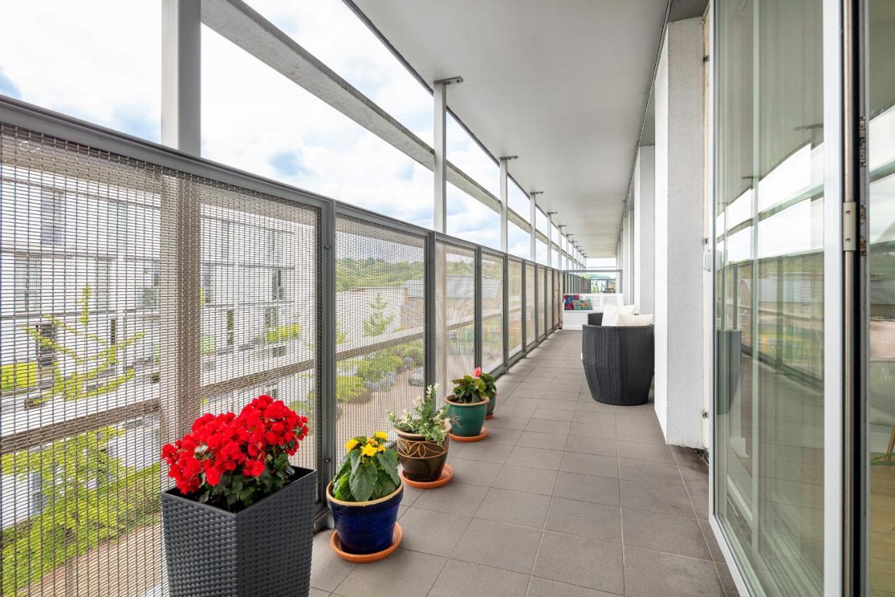 Stunning Apartment With Underground Parking! London Exteriör bild