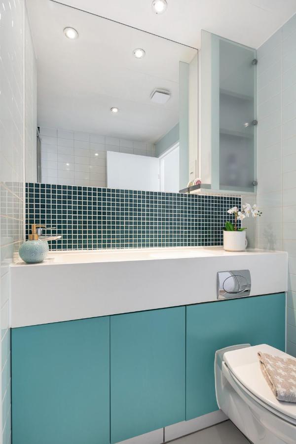 Stunning Apartment With Underground Parking! London Exteriör bild